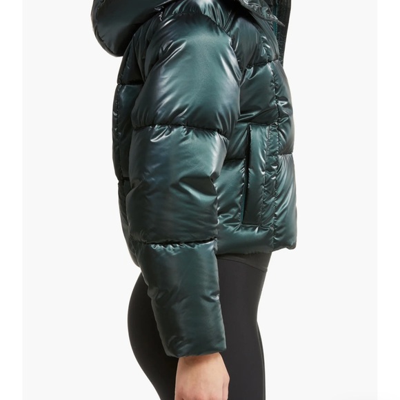 ALO Pearlized Pristine Puffer Jacket - Midnight Green (Sleeve Damage) Size M 💚 - Picture 8 of 9